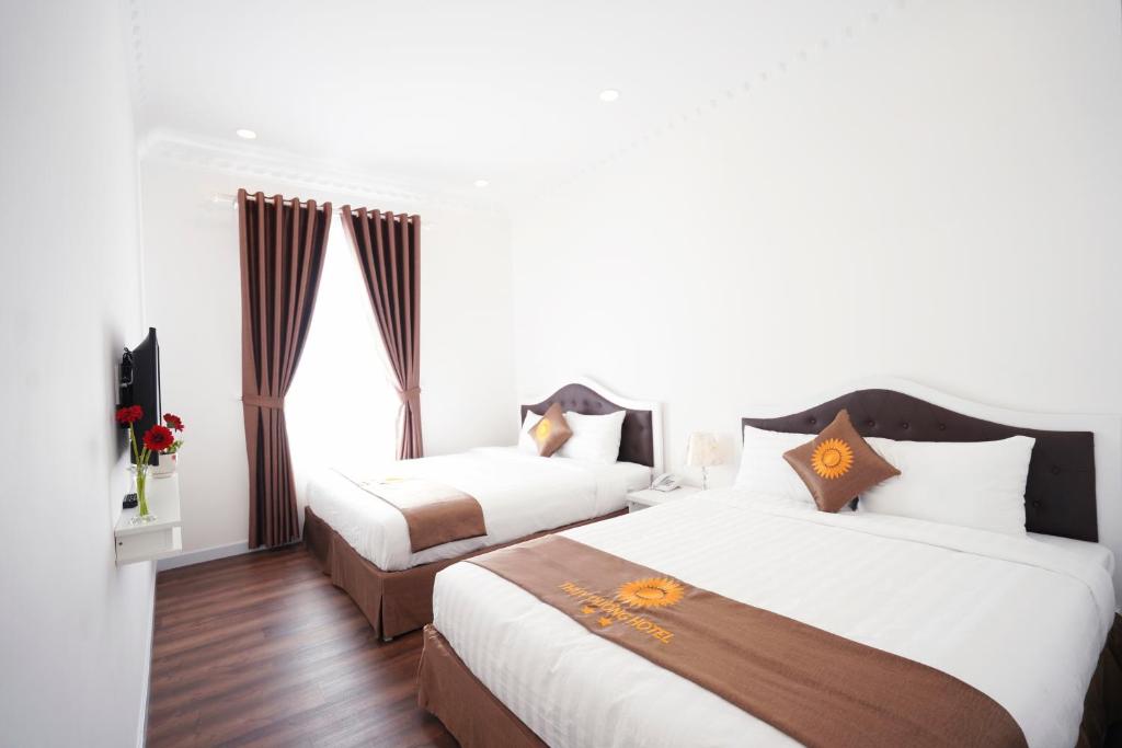 Ліжко або ліжка в номері Thuy Duong Hotel