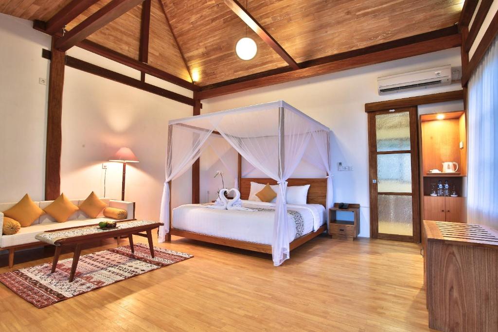 Postel nebo postele na pokoji v ubytování Villa So Long Banyuwangi - Ijen