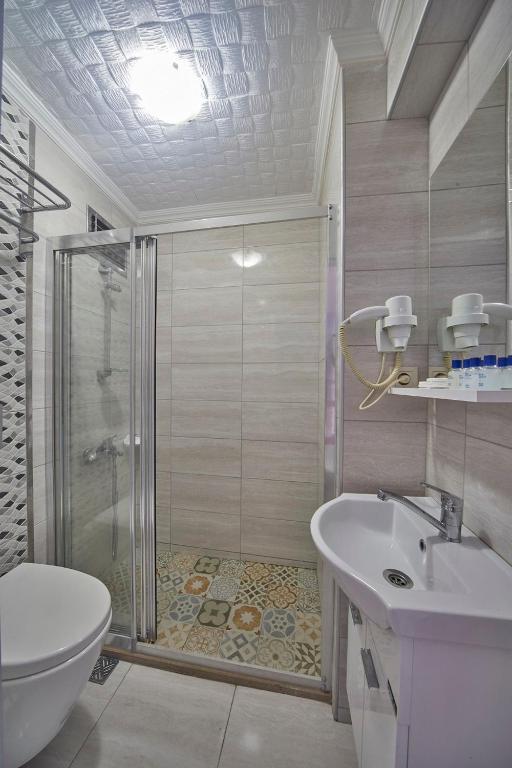 A bathroom at Hotel Akcinar