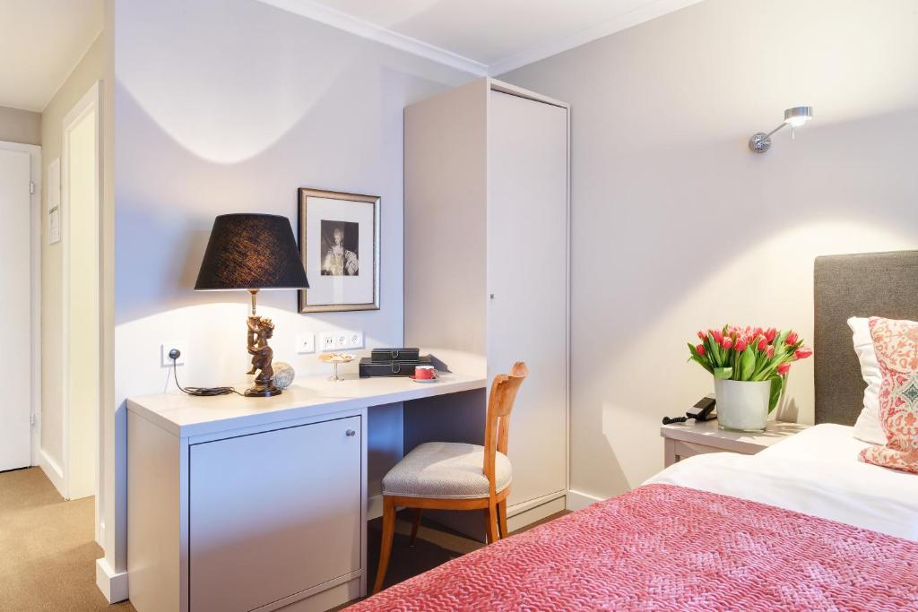 Postel nebo postele na pokoji v ubytování Hotel Admiral