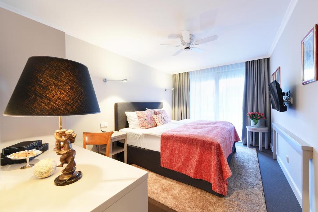 Postel nebo postele na pokoji v ubytování Hotel Admiral