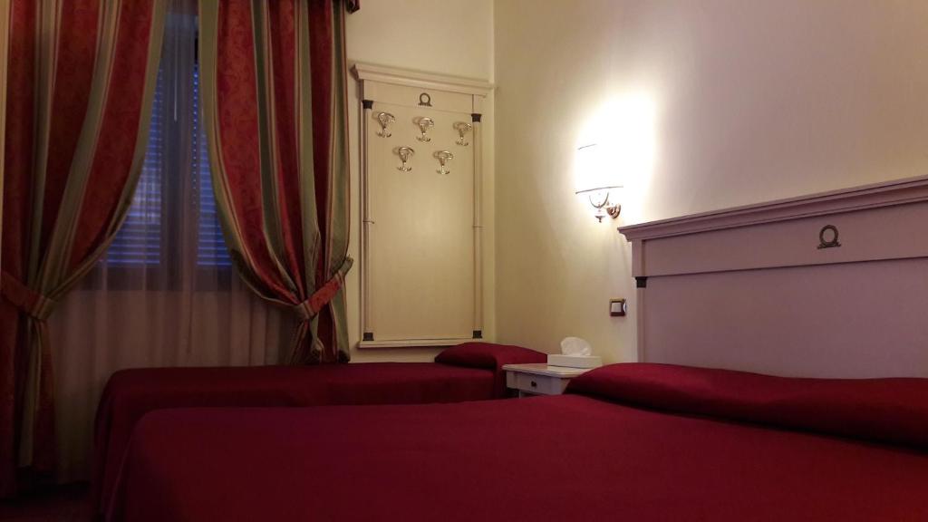 Postel nebo postele na pokoji v ubytování Hotel Quadrifoglio by Mancini