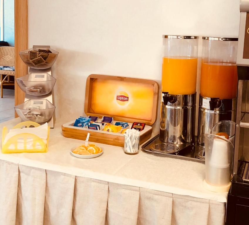 Příslušenství pro přípravu čaje a kávy v ubytování Hotel Canasta
