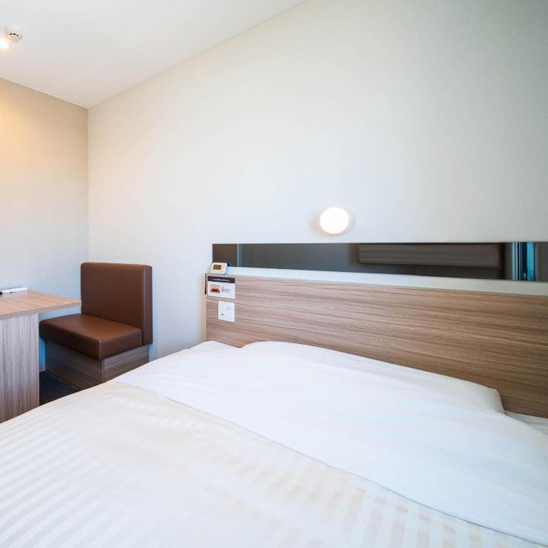 Postel nebo postele na pokoji v ubytování Super Hotel Nagano Iida Inter