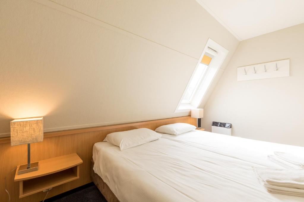Postel nebo postele na pokoji v ubytování Fletcher Hotel-Restaurant Amelander Kaap