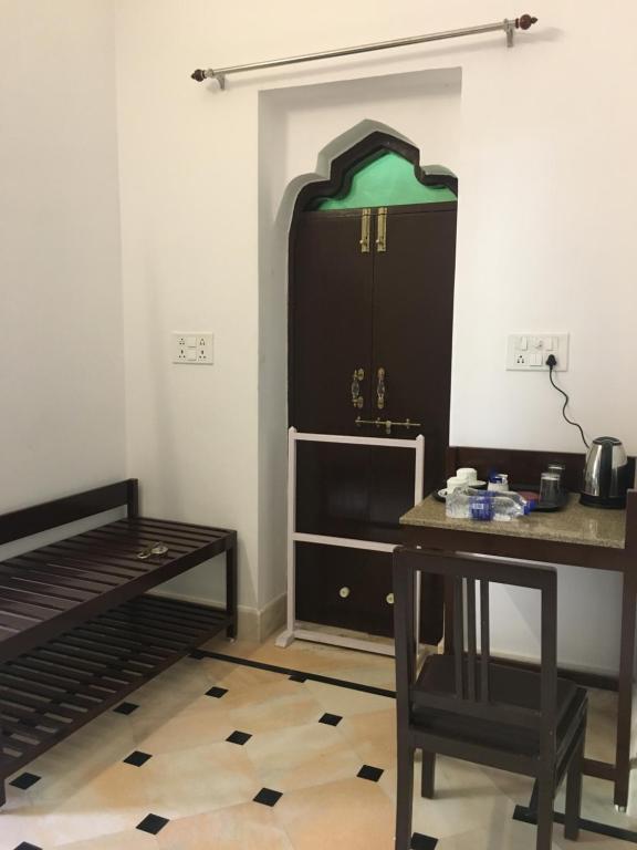 Chanod Haveli - Deluxe Double Room