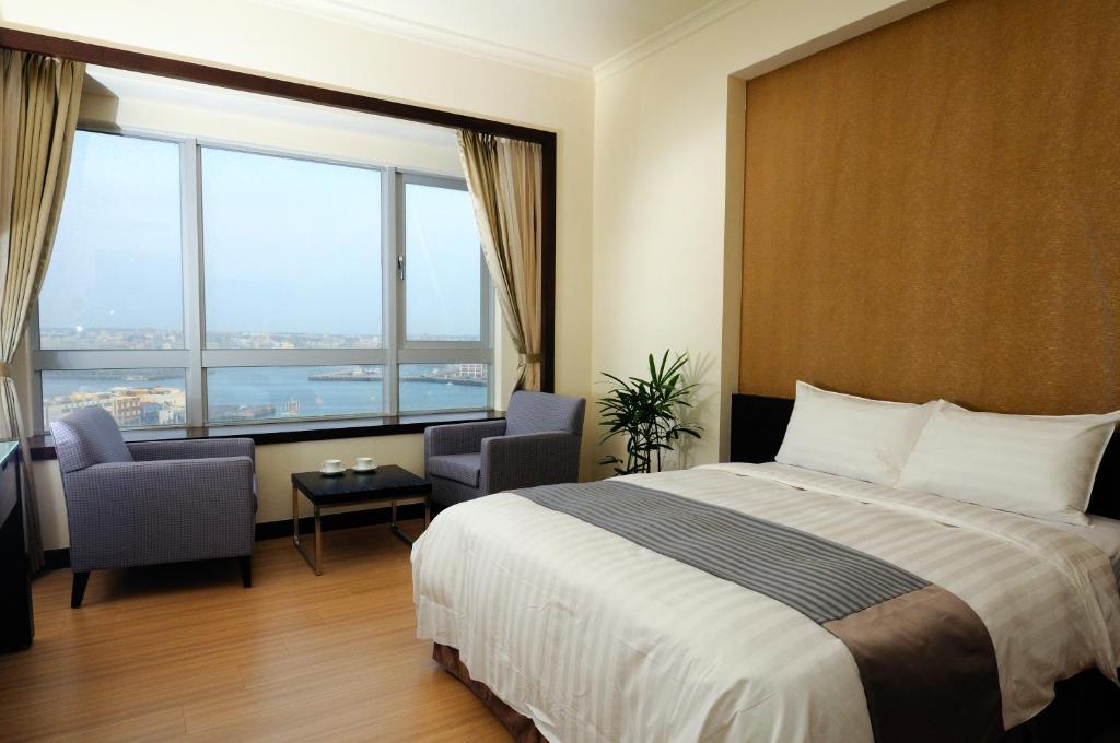 Postel nebo postele na pokoji v ubytování Hai Yue Hotel