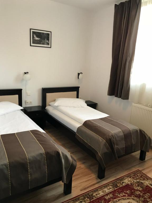 Postel nebo postele na pokoji v ubytování Farkas Panzió