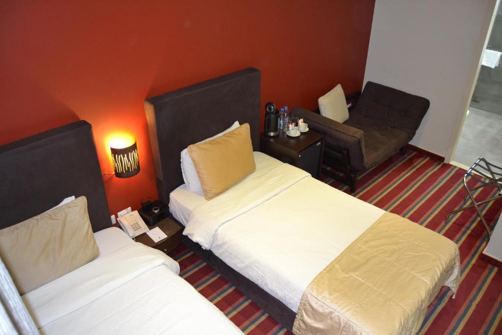 Postel nebo postele na pokoji v ubytování The J Hotel & Spa