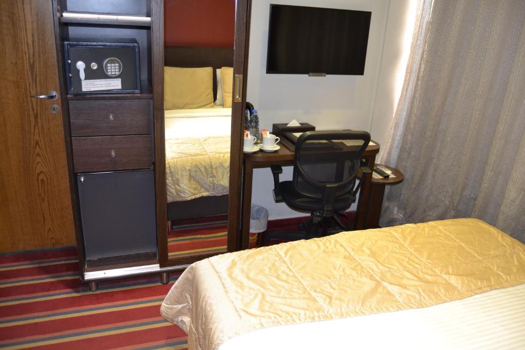 Postel nebo postele na pokoji v ubytování The J Hotel & Spa