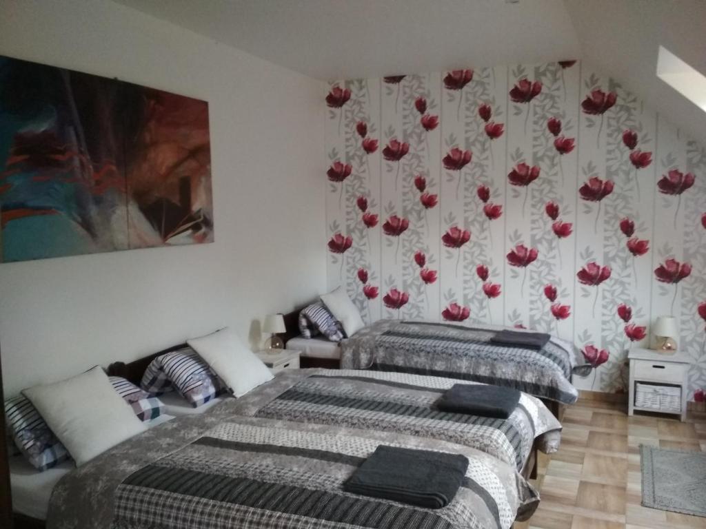 Posteľ alebo postele v izbe v ubytovaní Koci Grzbiet Agroturystyka