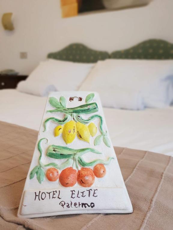 Postel nebo postele na pokoji v ubytování Hotel Elite Palermo Centro