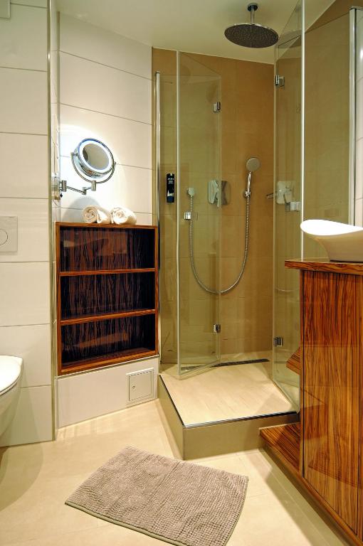 
Deluxe Double Room with Shower
