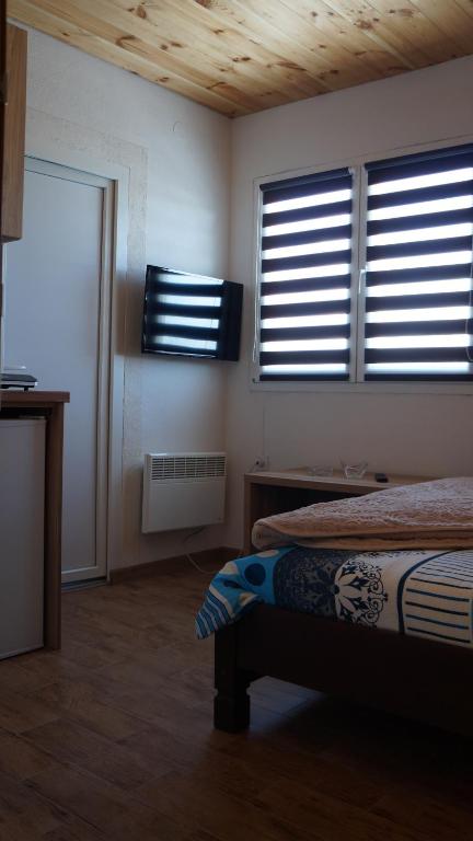 Un pat sau paturi într-o cameră la Rondović Apartmani - Durmitor