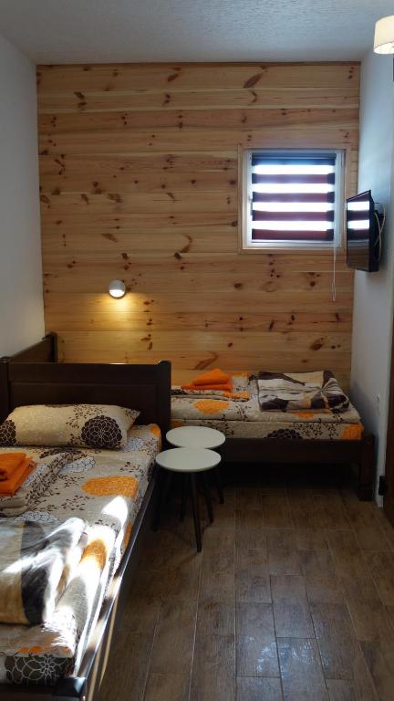 Un pat sau paturi într-o cameră la Rondović Apartmani - Durmitor