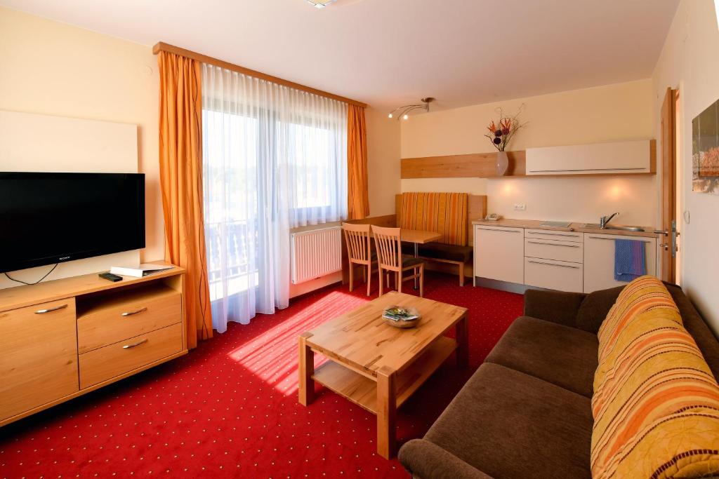 TV a/nebo společenská místnost v ubytování Gasthof Pension Seidl