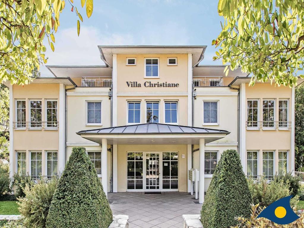een uitzicht op de villa Christophe bij Villa Christiane Whg 04 in Heringsdorf