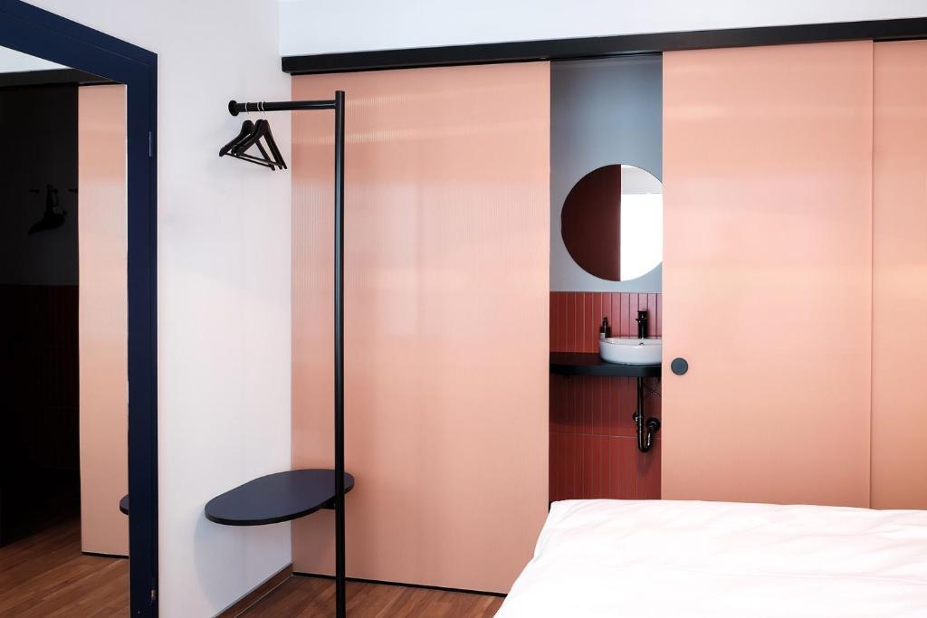 The Dot | 24/7 Checkin - Resim 29