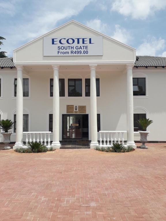 a white building with a sign that reads ecotel south gate from tacos do at Ecotel Southgate in Southgate