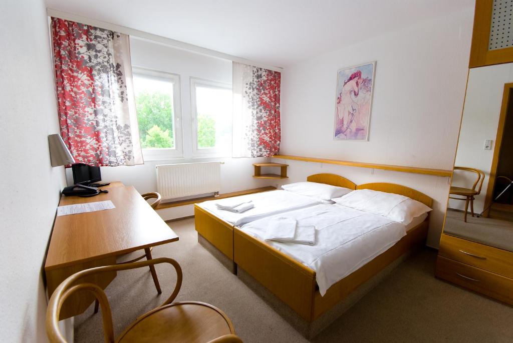 Postel nebo postele na pokoji v ubytování Hotel Smaragd