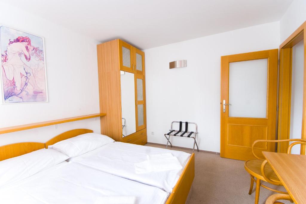 Postel nebo postele na pokoji v ubytování Hotel Smaragd