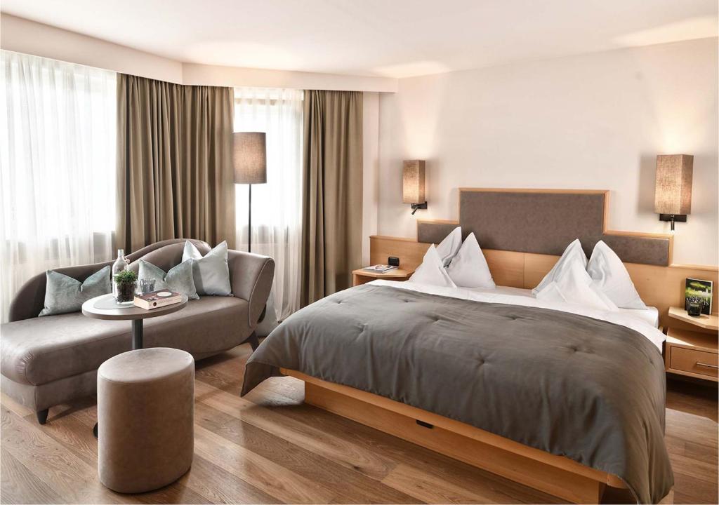 Postel nebo postele na pokoji v ubytování Hotel Das Stachelburg