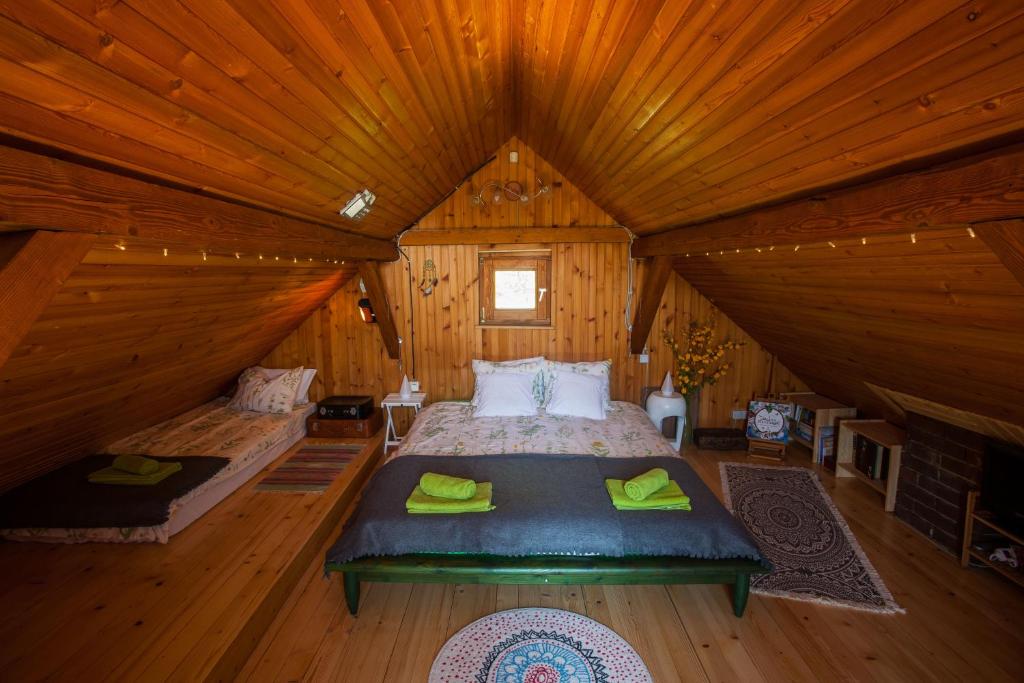 Krevet ili kreveti u jedinici u objektu Na Okić - a private forest oasis
