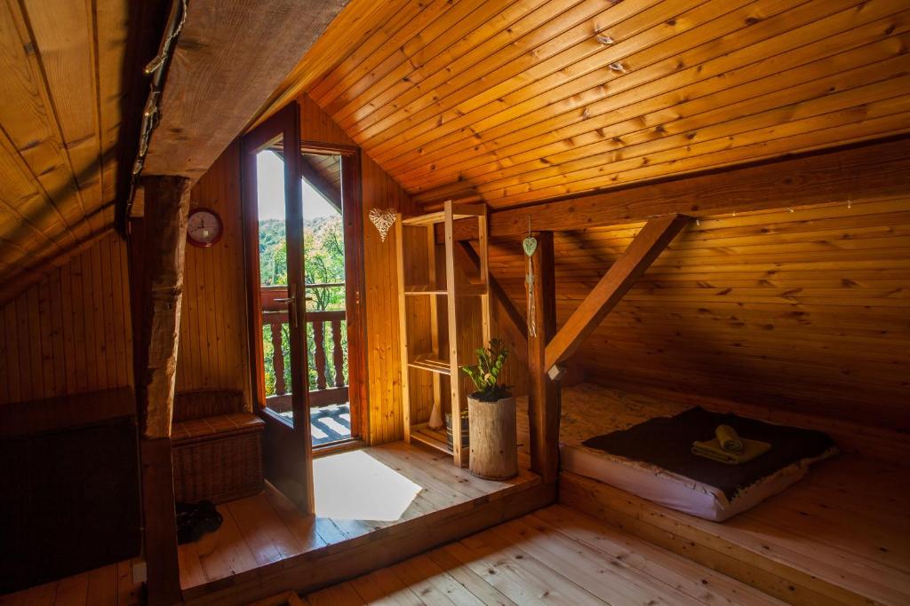 Krevet ili kreveti u jedinici u objektu Na Okić - a private forest oasis