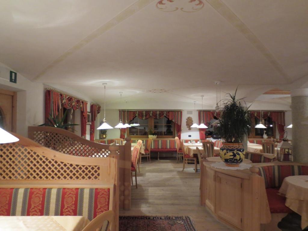 Posezení v ubytování Hotel Ciasa Ai Pini