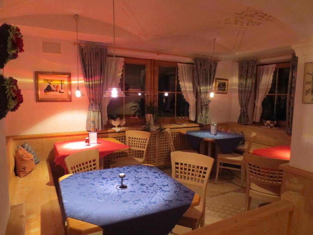 Restaurace v ubytování Hotel Ciasa Ai Pini