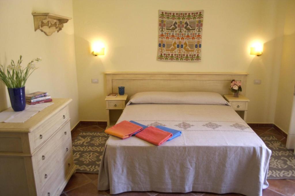 Een bed of bedden in een kamer bij Borgo Degli Ulivi
