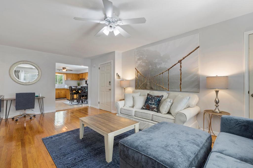 Close to NYC | King Bed | Free Parking - Apartamento De Dos Dormitorios