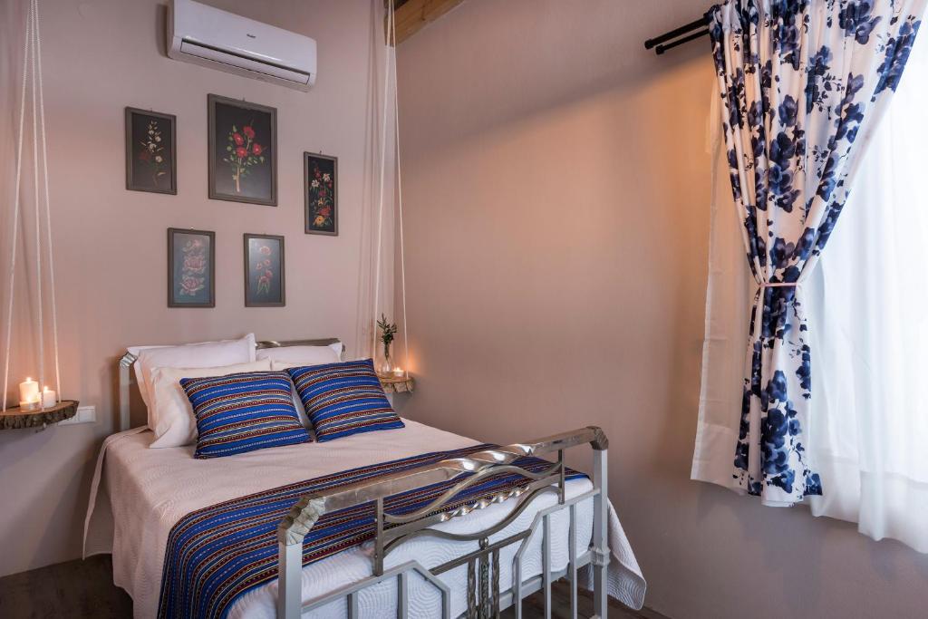Postel nebo postele na pokoji v ubytování Boutique Villa Kalliope