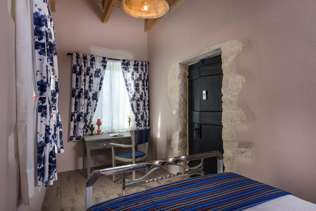 Postel nebo postele na pokoji v ubytování Boutique Villa Kalliope