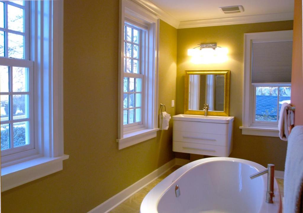 Old Ivy Walk - Sala King