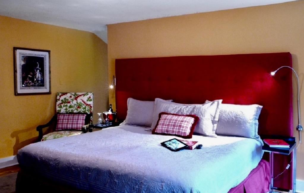 Old Ivy Walk - Sala King