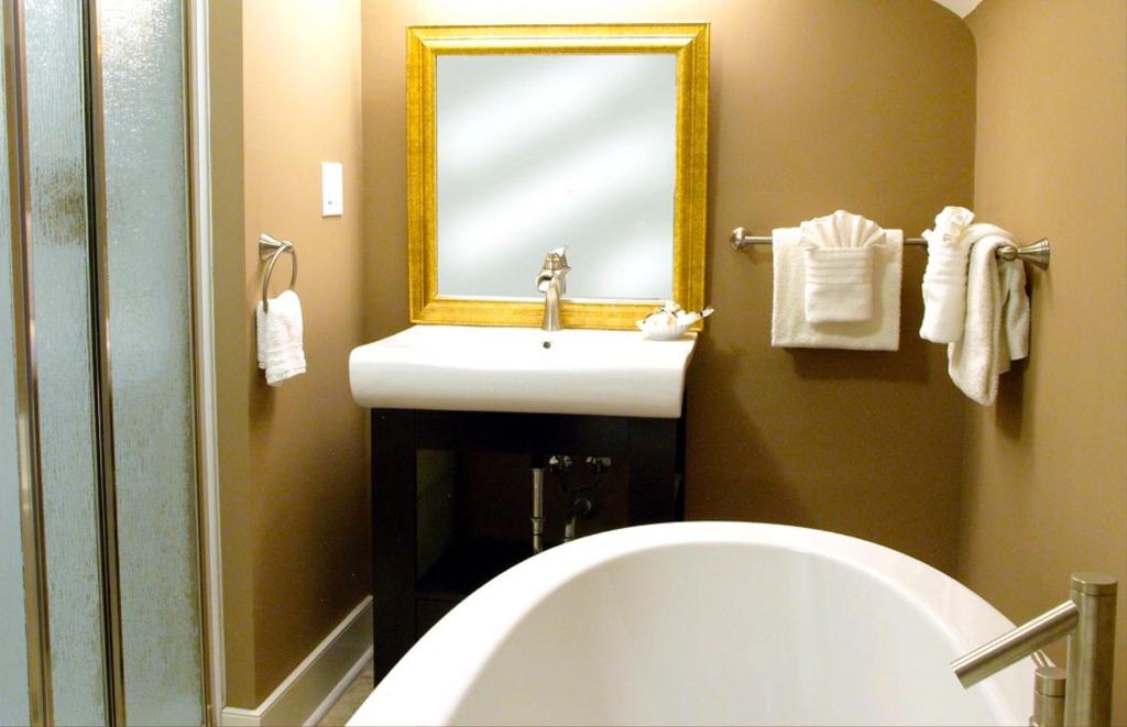 Old Ivy Walk - Sala Queen