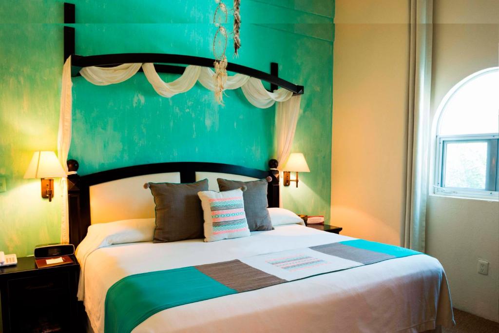 Postel nebo postele na pokoji v ubytování El Chante Spa Hotel