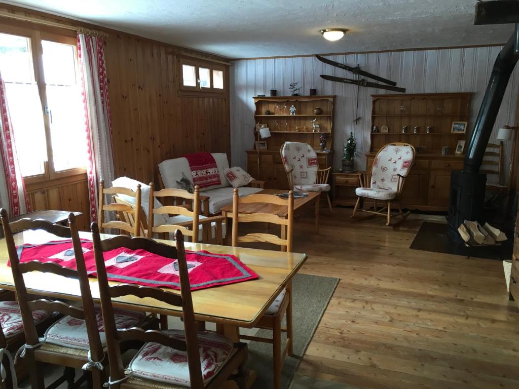 Istumisnurk majutusasutuses Chalet Beauroc