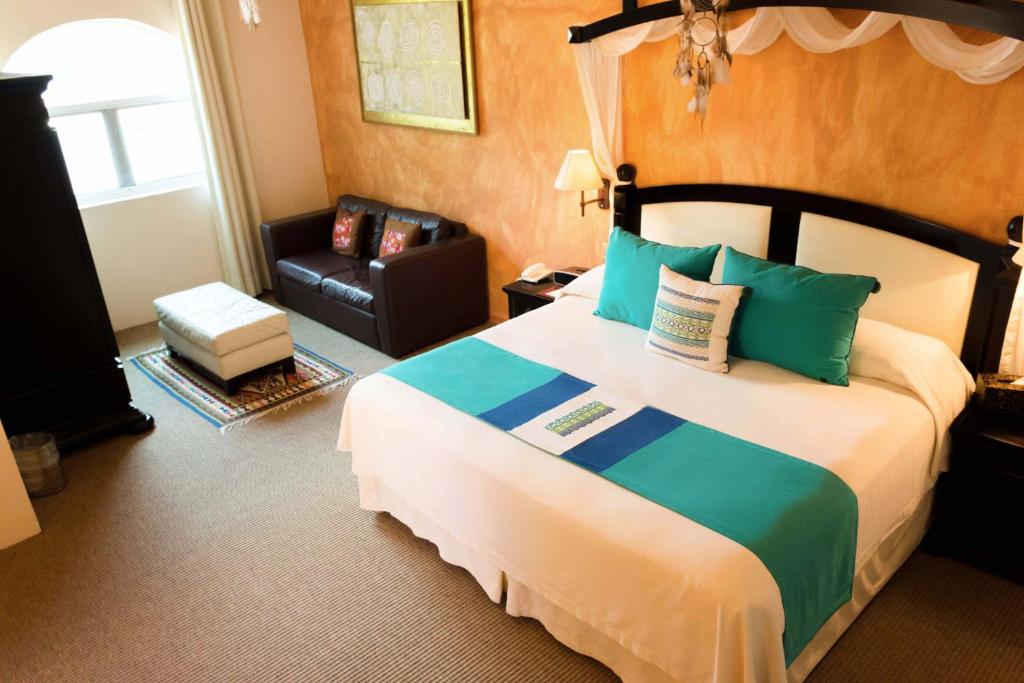 Postel nebo postele na pokoji v ubytování El Chante Spa Hotel