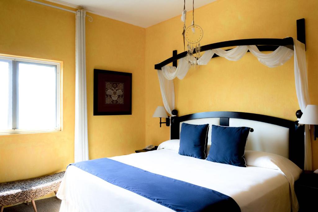 Postel nebo postele na pokoji v ubytování El Chante Spa Hotel