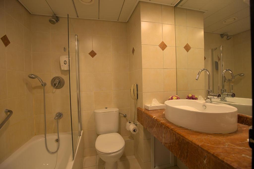 Koupelna v ubytování Eldan Hotel