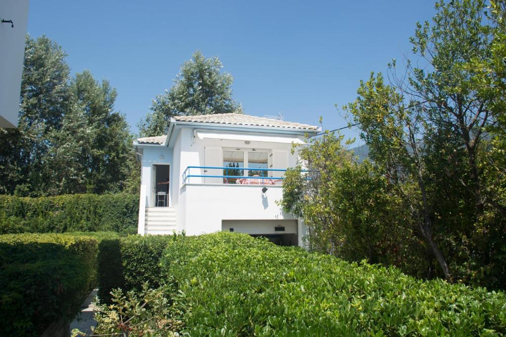 Fotografie z fotogalerie ubytování Romantic Seafront Studio - Dream Garden v destinaci Platanidia