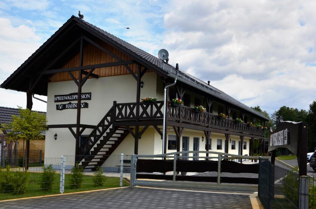 a building with a balcony on the side of it at Spreewaldpension Hahn in Alt Zauche