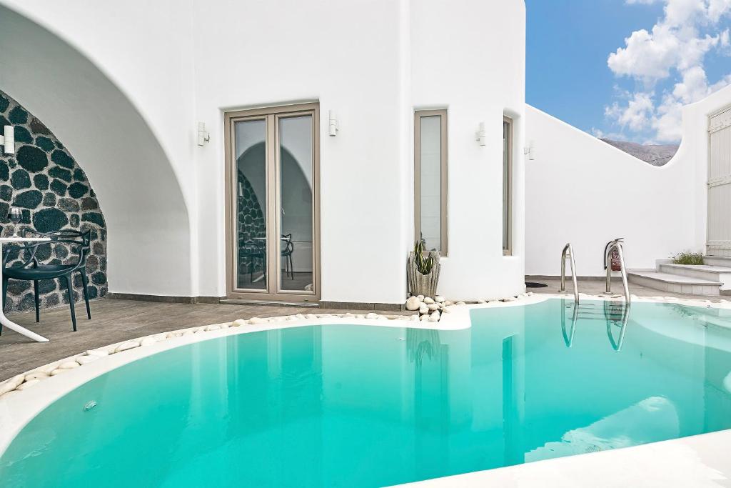 Bazén v ubytování La Bellezza Eco Boutique Hotel nebo v jeho okolí