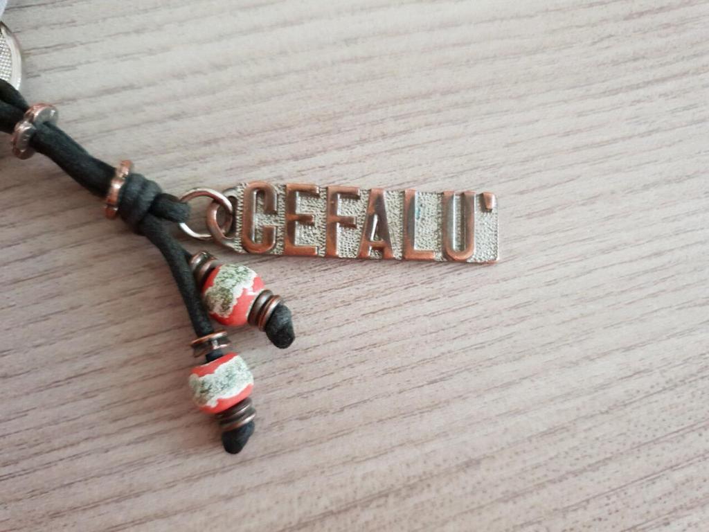 a bead necklace with the word central on it at Appartamento TE&ME in Cefalù
