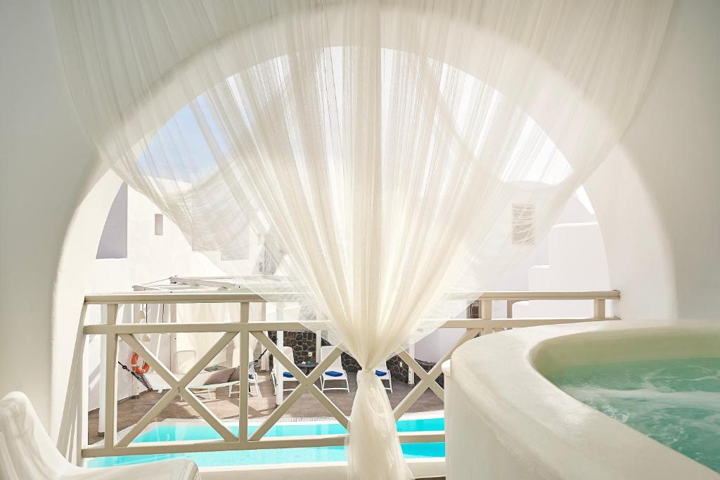 Bazén v ubytování La Bellezza Eco Boutique Hotel nebo v jeho okolí
