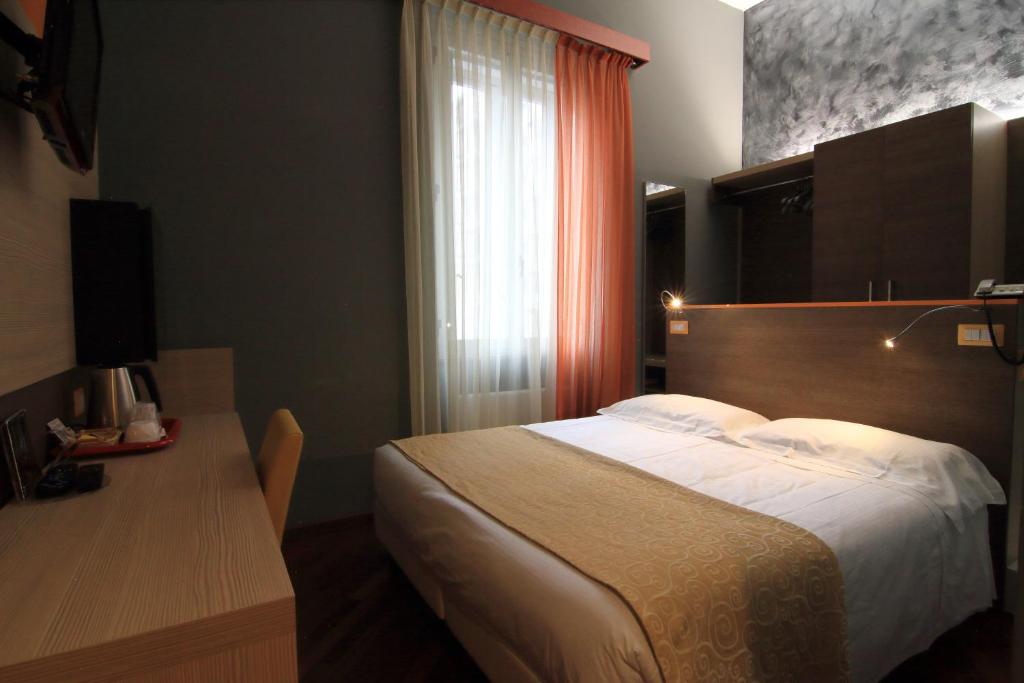 Łóżko lub łóżka w pokoju w obiekcie Hotel Metrò