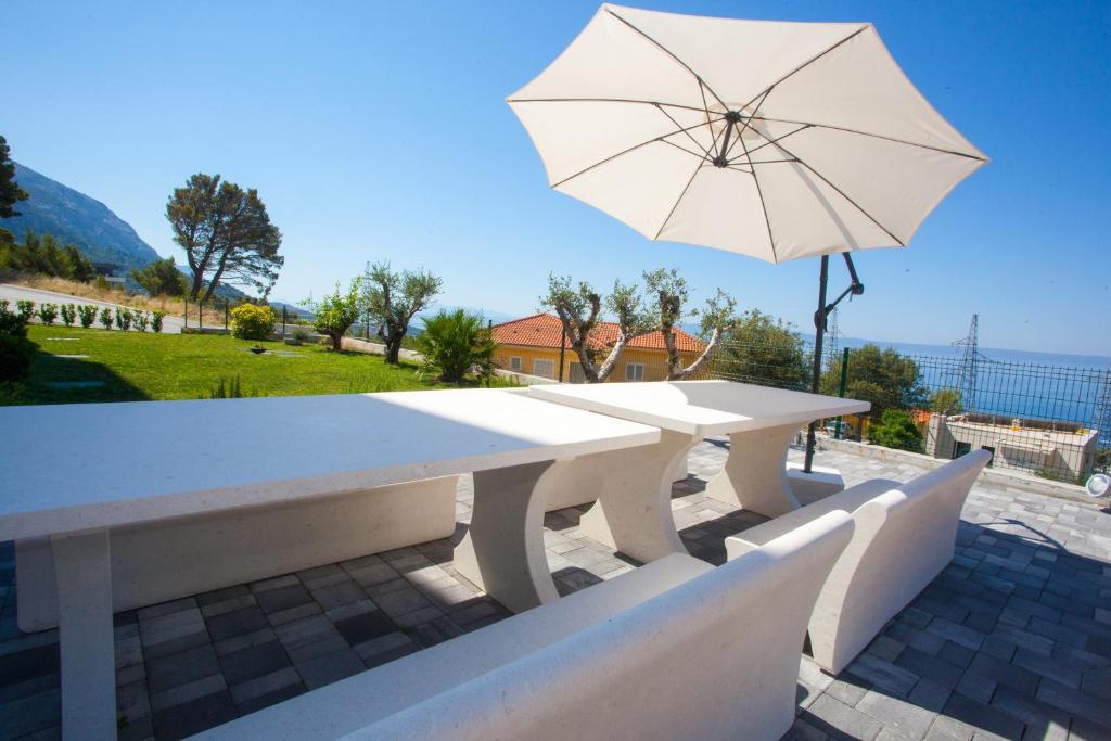 Whitehouse Apartments - 16