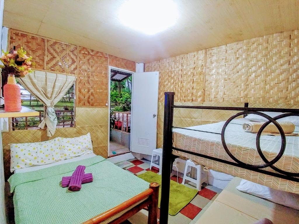 Postel nebo postele na pokoji v ubytování Stay N Save B&B